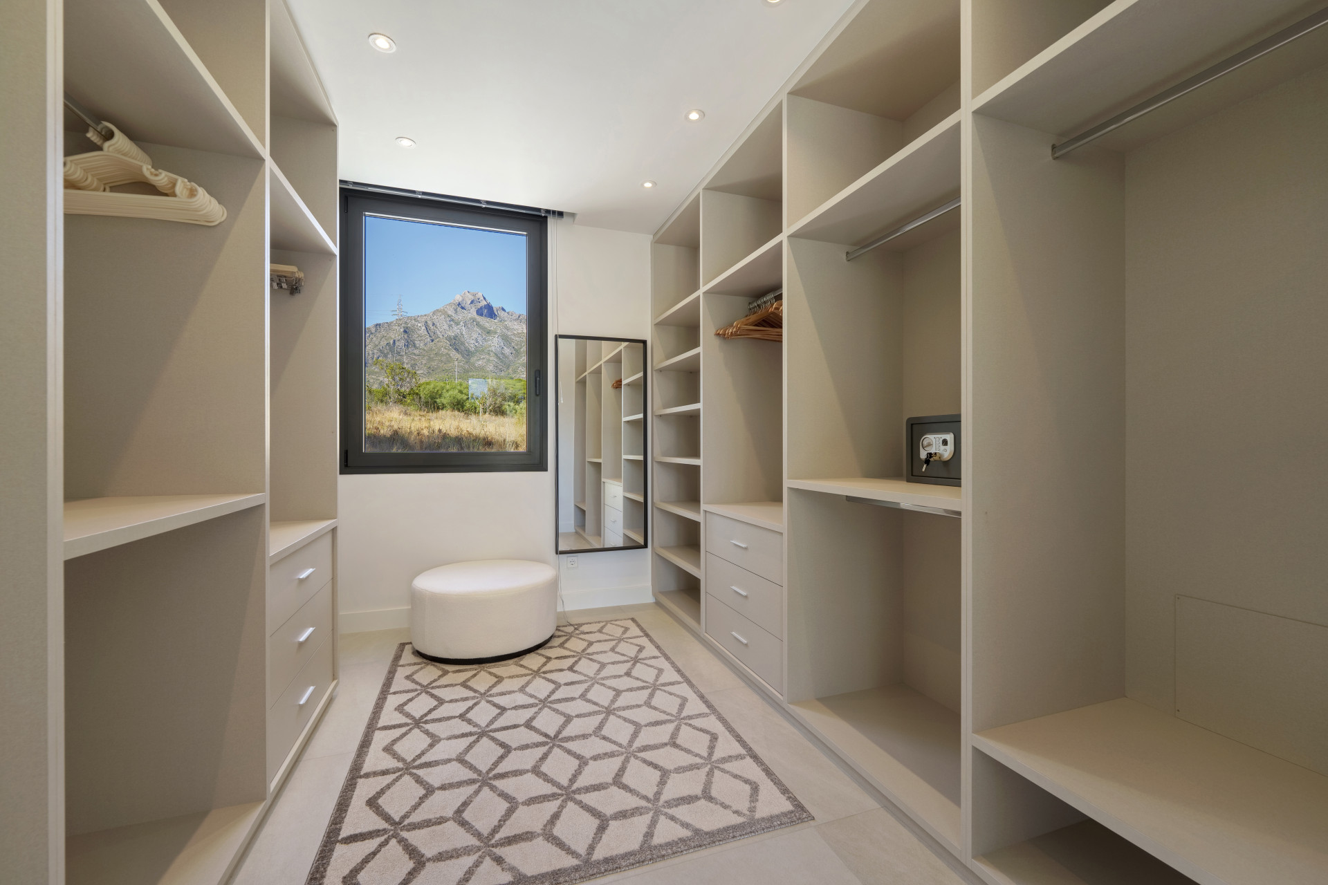 Image 57: detached villa For sale, The Golden Mile, €5,900,000 [HFM-C40103]