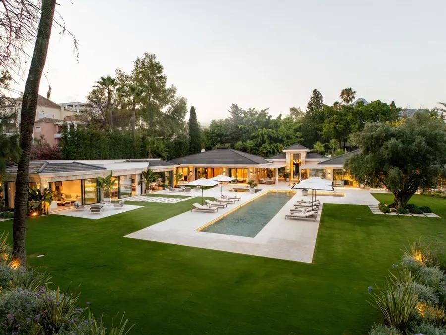 Image {index}: Detached Villa For sale, Nueva Andalucía, €20,500,000 [HFM-C40132]