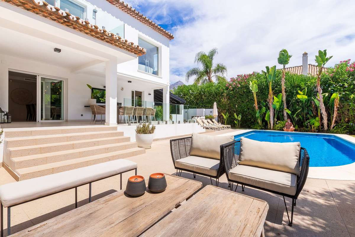 Image 34: detached villa For sale, Nueva Andalucía, €2,350,000 [HFM-CL10168]