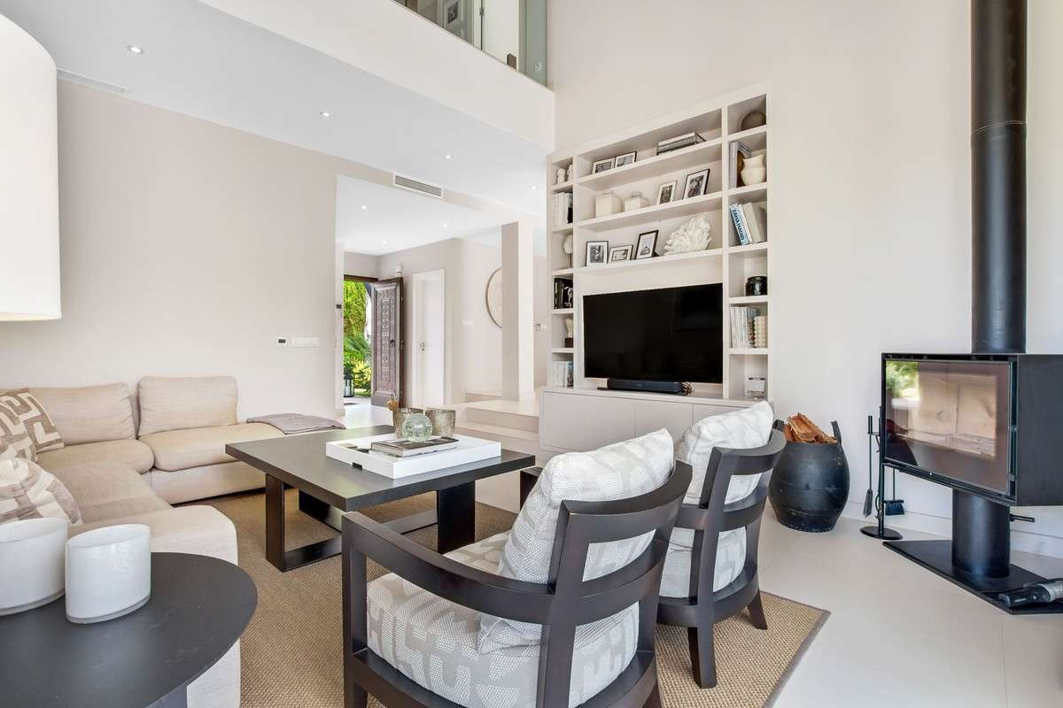 Image 34: detached villa For sale, Nueva Andalucía, €2,350,000 [HFM-CL10168]