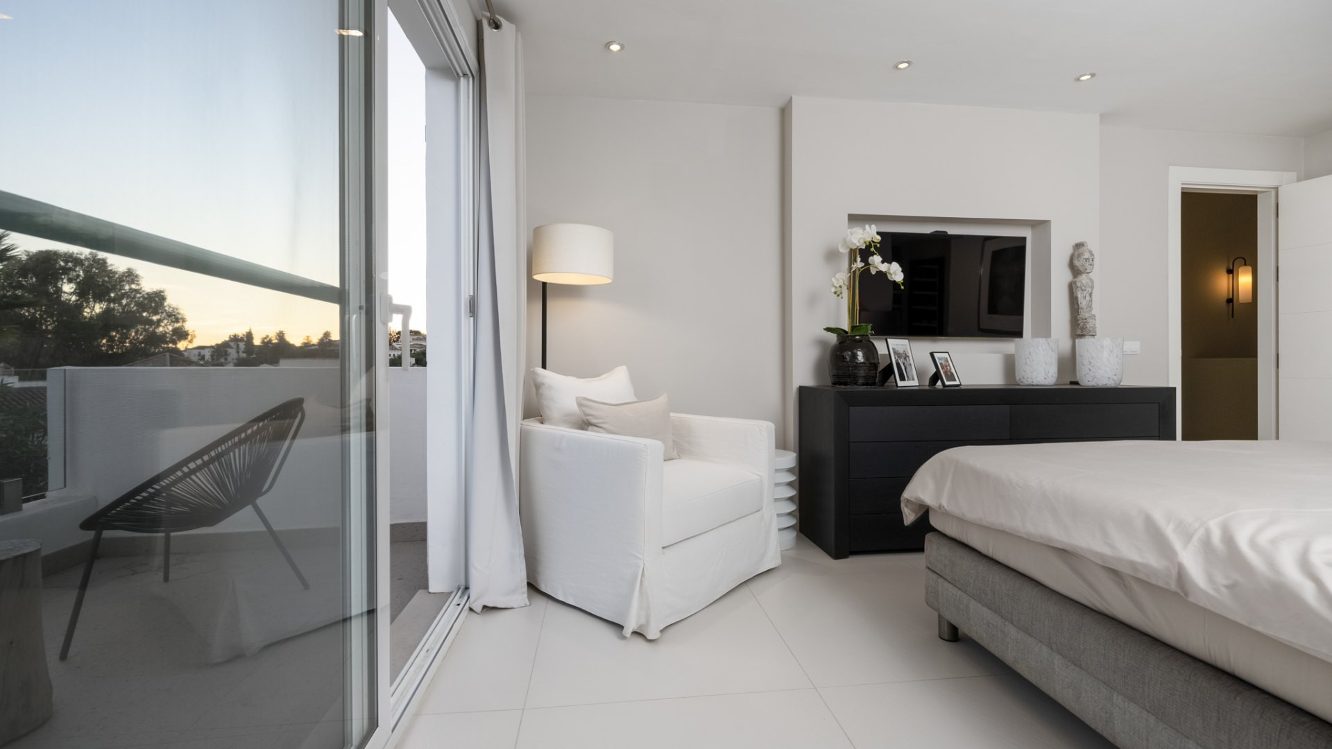 Image 34: detached villa For sale, Nueva Andalucía, €2,350,000 [HFM-CL10168]