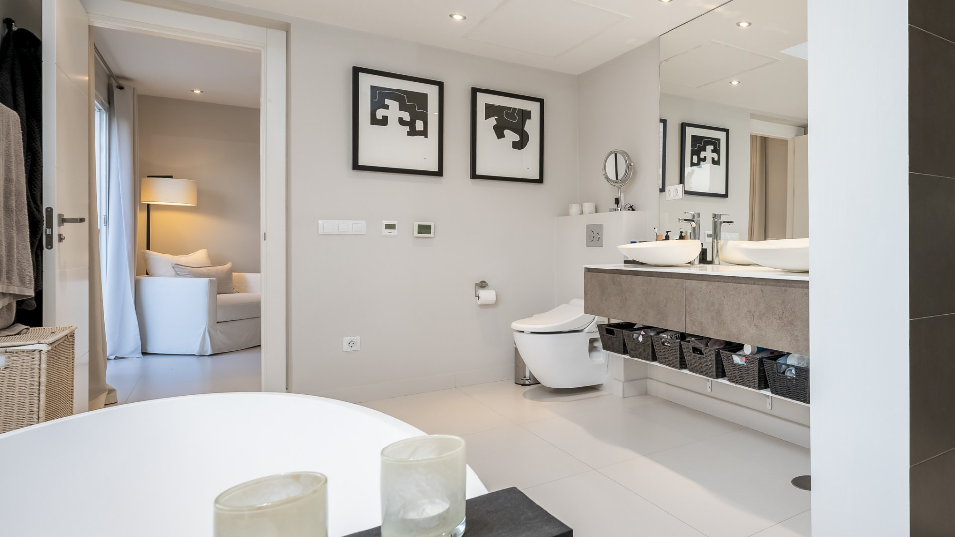 Image 34: detached villa For sale, Nueva Andalucía, €2,350,000 [HFM-CL10168]