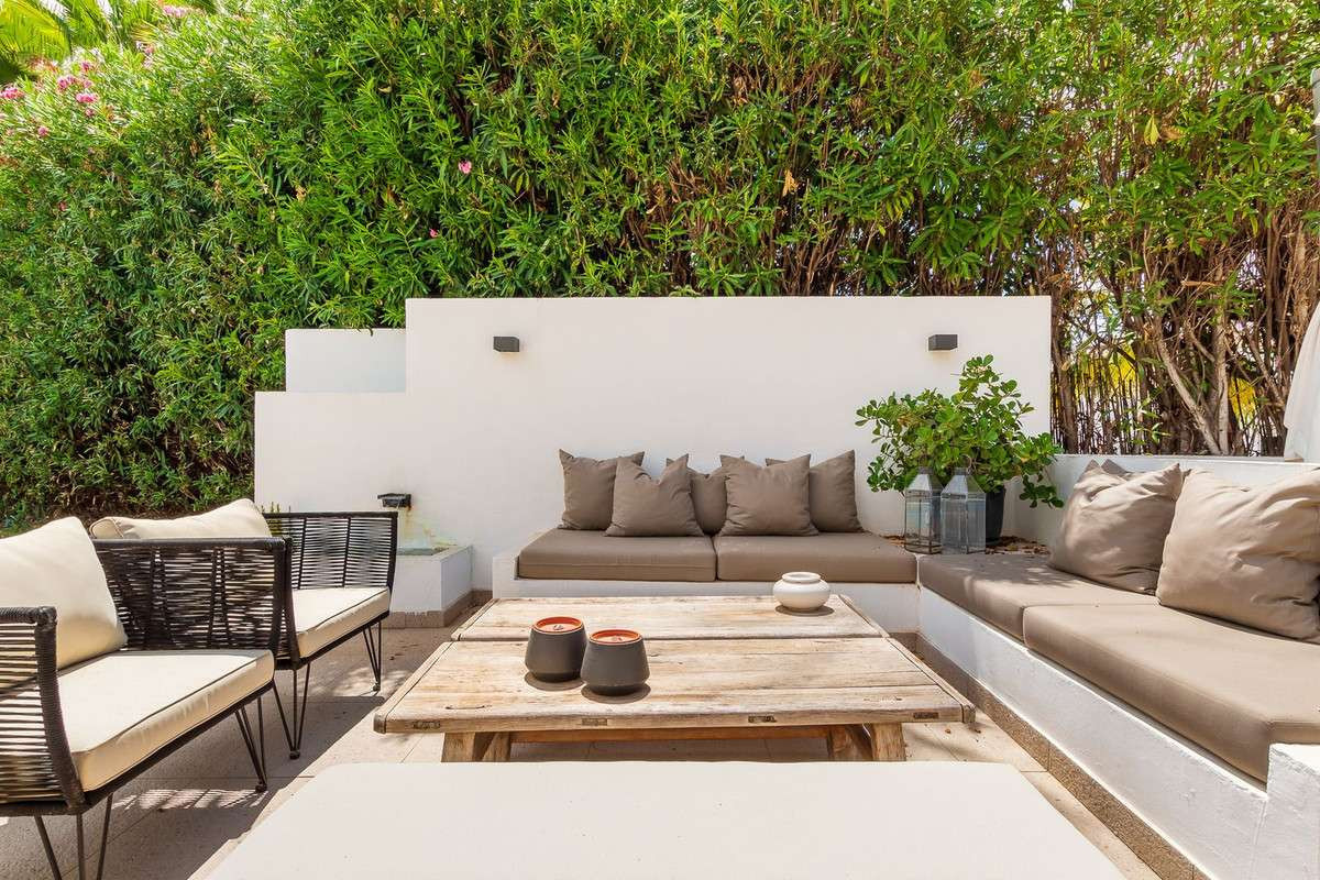 Image 34: detached villa For sale, Nueva Andalucía, €2,350,000 [HFM-CL10168]