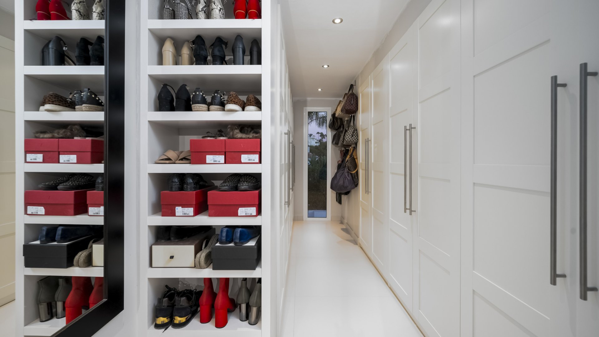 Image 34: detached villa For sale, Nueva Andalucía, €2,350,000 [HFM-CL10168]