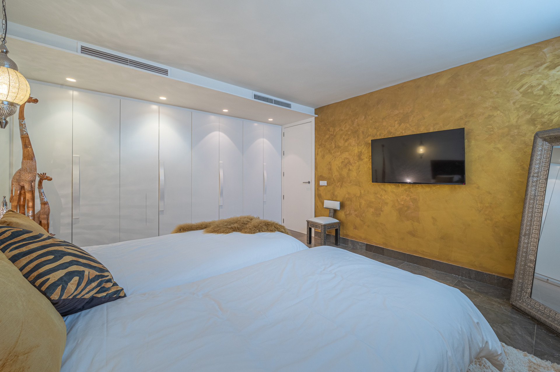 Image 41: detached villa For sale, The Golden Mile, €2,450,000 [HFM-CL10169]