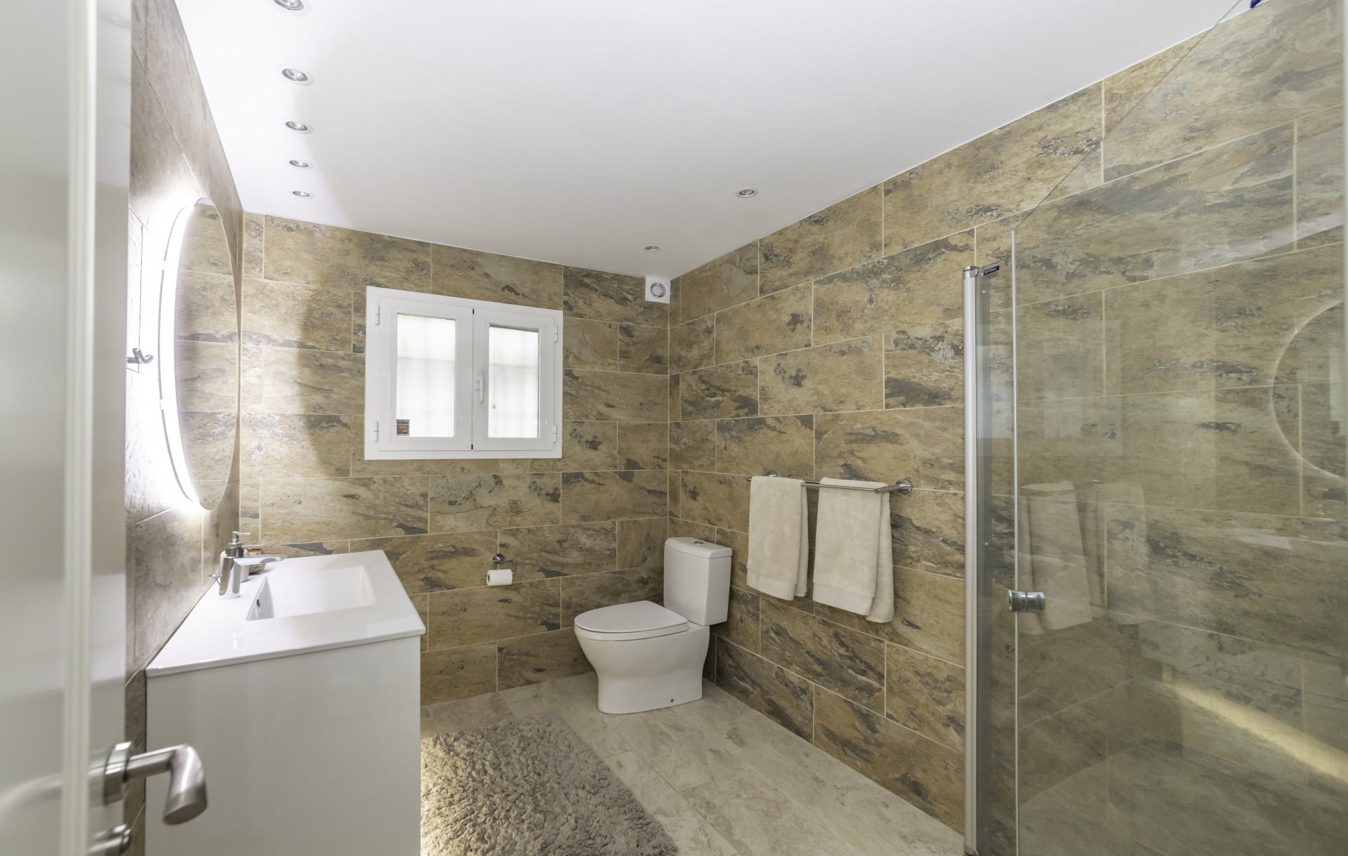 Image 43: detached villa For sale, Mijas Costa, €1,095,000 [HFM-CL10024]