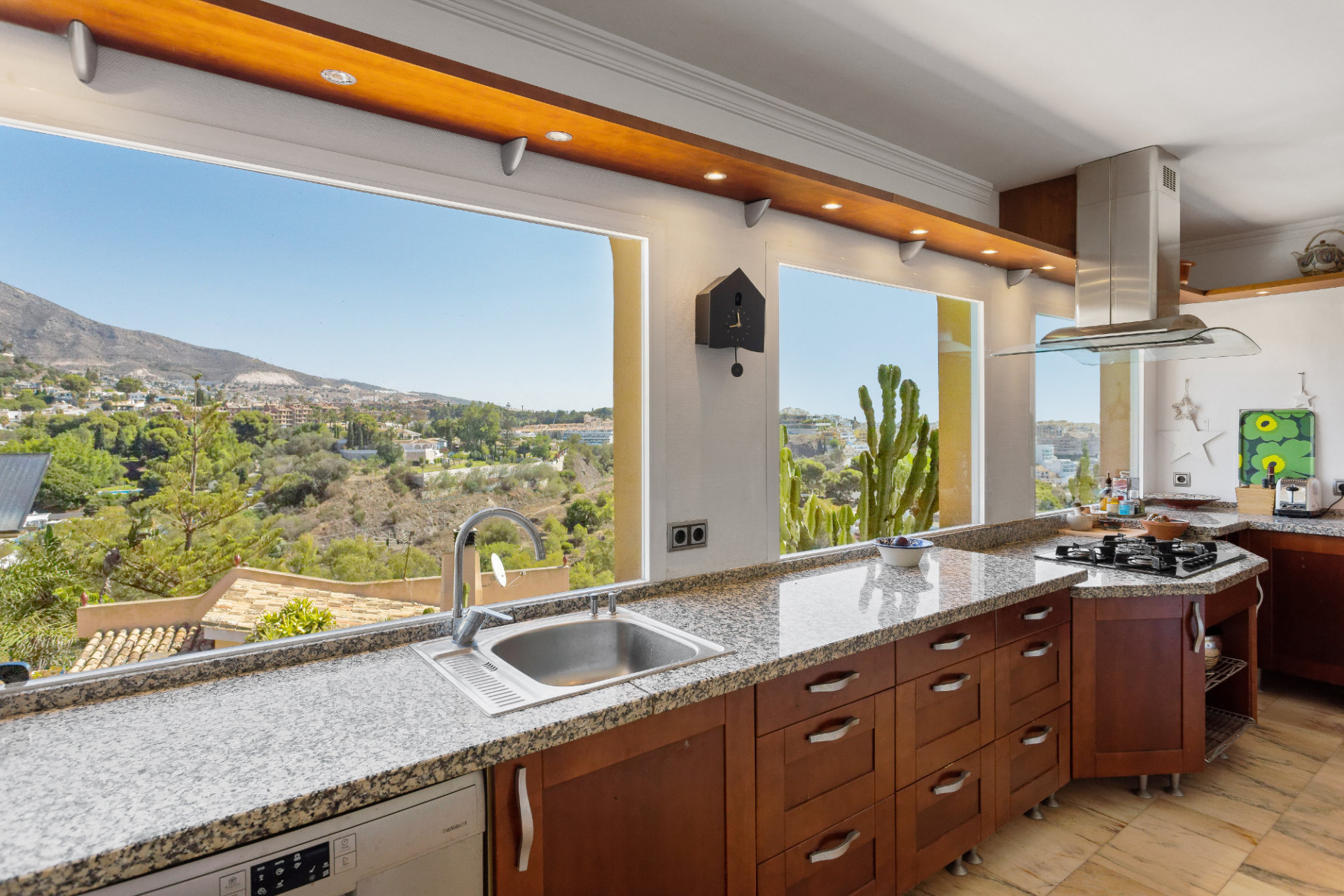 Image 55: detached villa For sale, Benalmadena, €1,095,000 [HFM-CL10069]