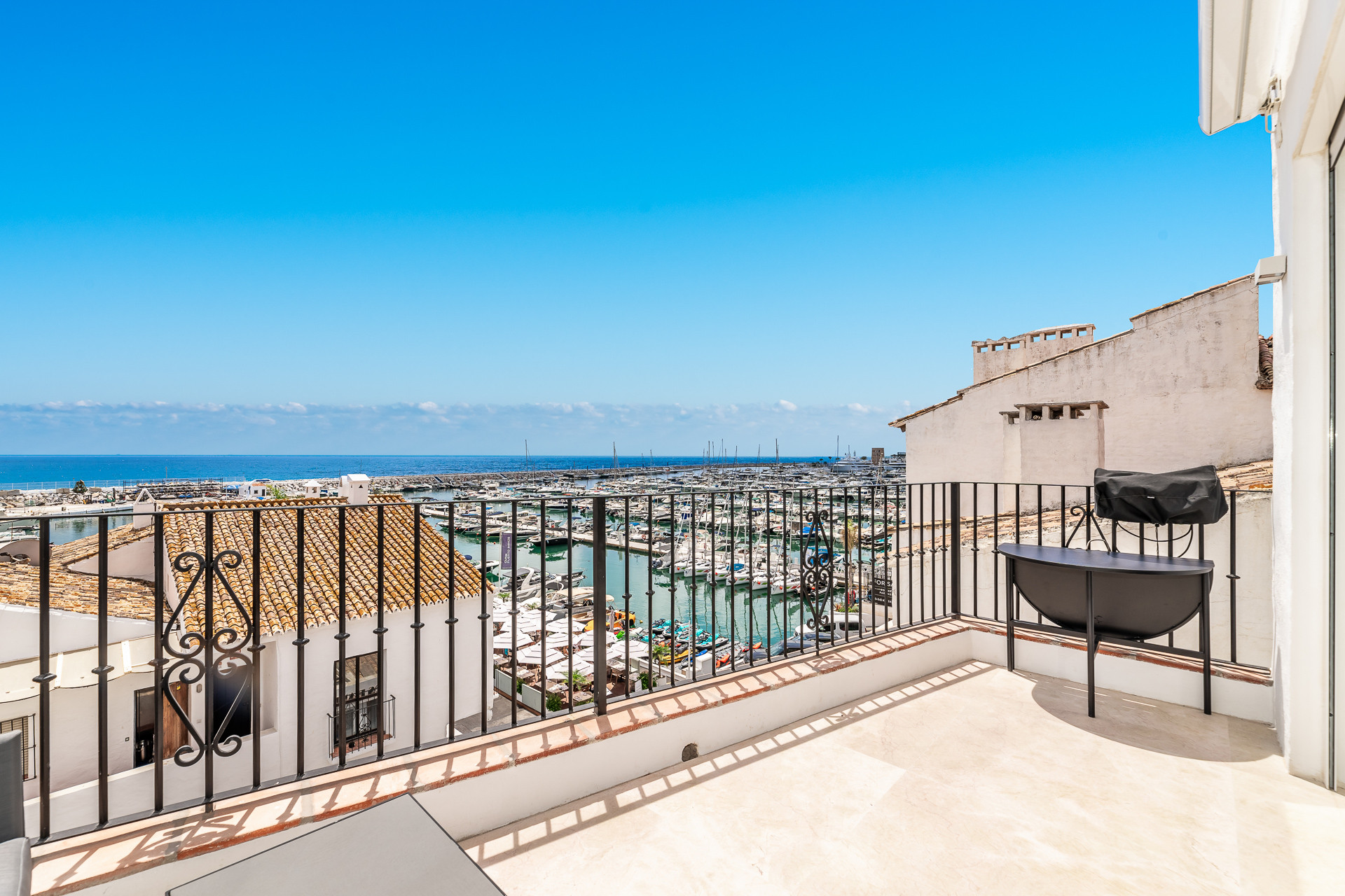 Image 14: penthouse For sale, Puerto Banús, €1,395,000 [HFM-CL10076]