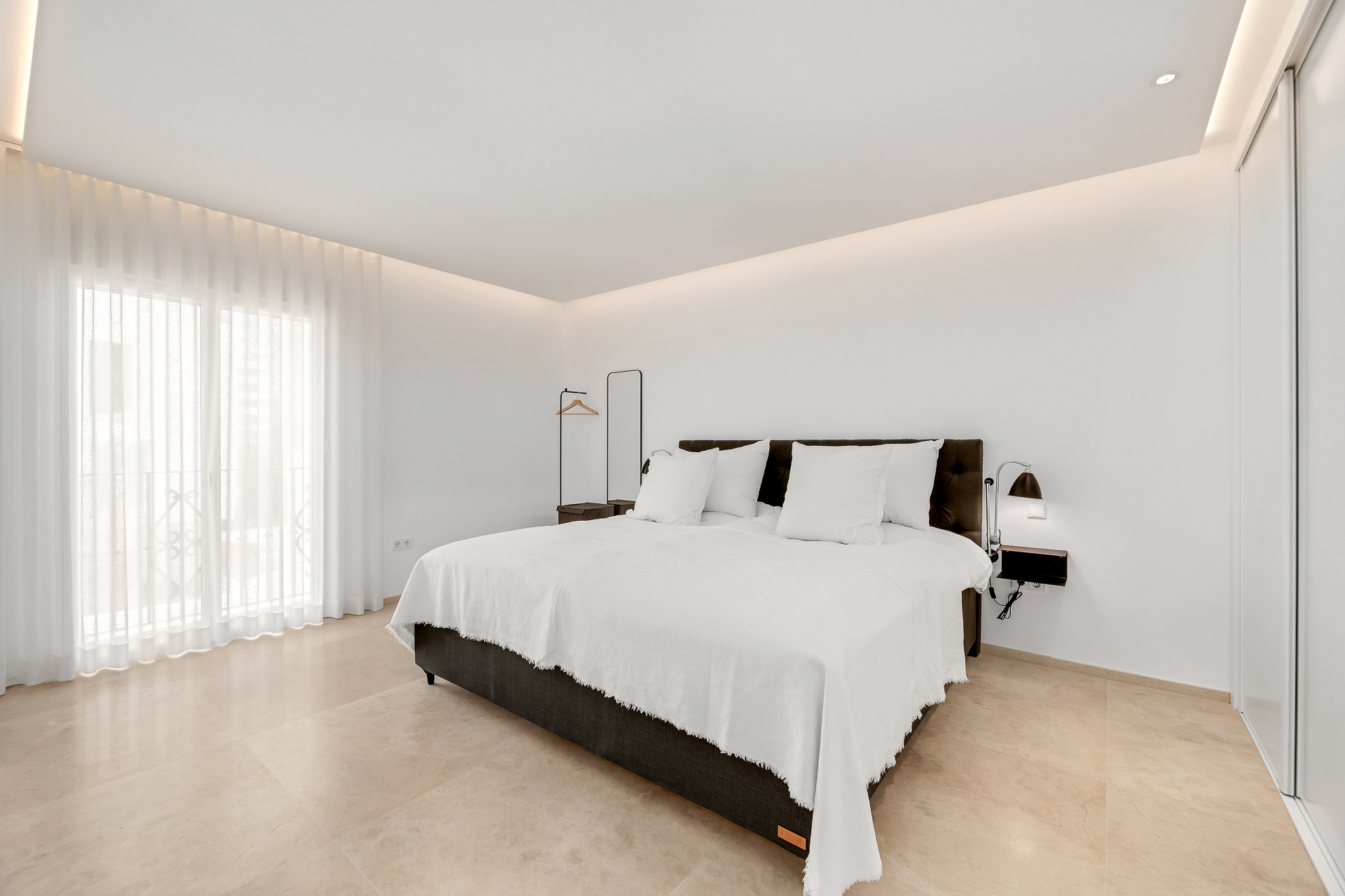 Image 14: penthouse For sale, Puerto Banús, €1,395,000 [HFM-CL10076]