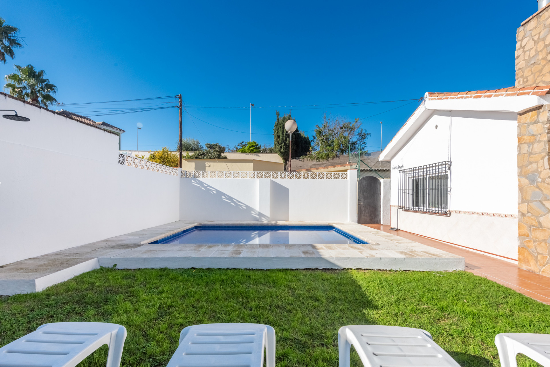 Image {index}: Detached Villa For sale, Fuengirola, €469,000 [HFM-CL10009]