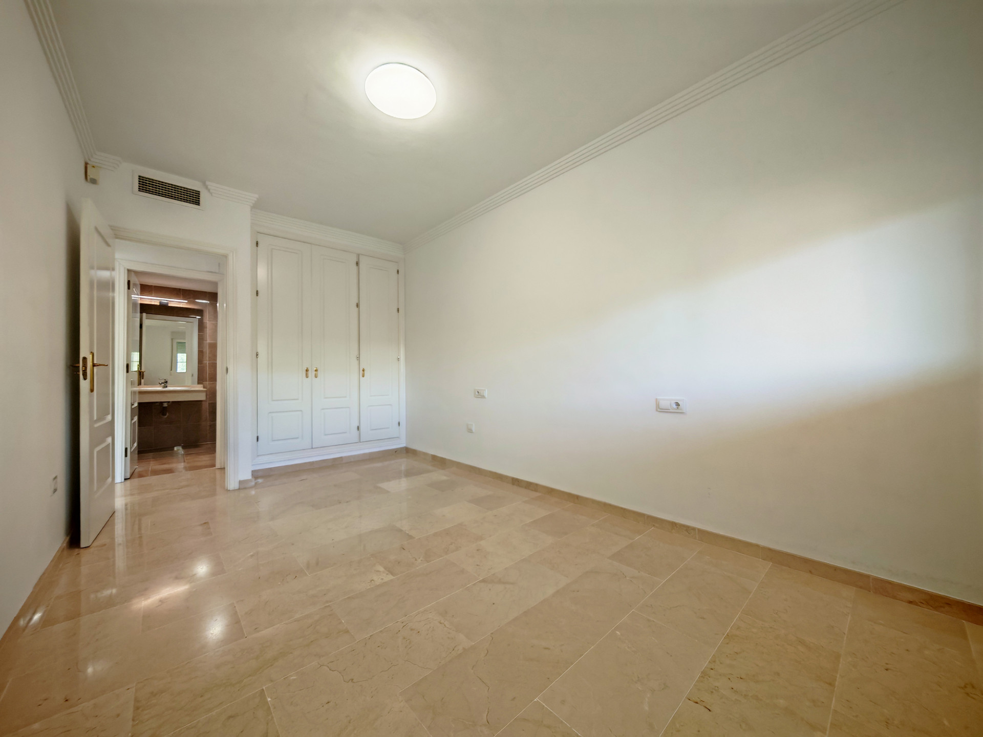 Image 13: apartment For sale, Marbella, €350,000 [HFM-CL10087]