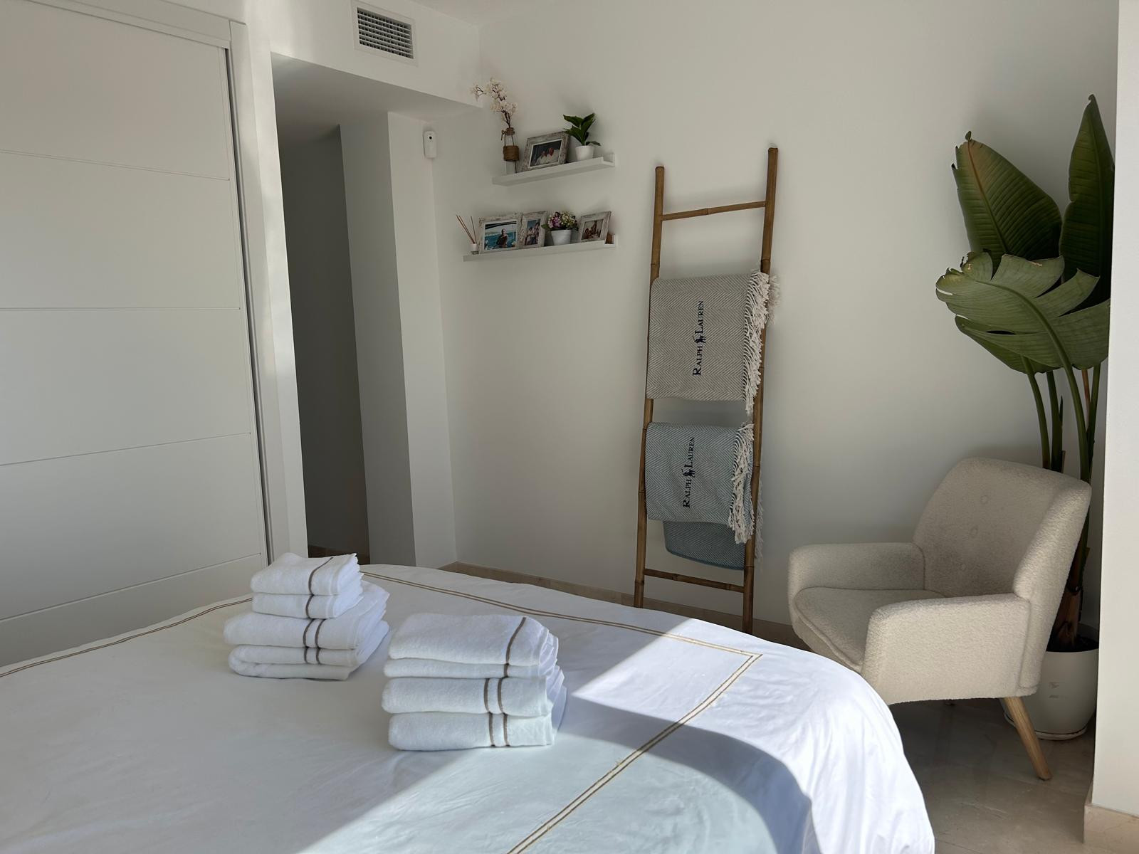 Image 50: Apartment For sale, Casares, €419,000 [HFMs644633]