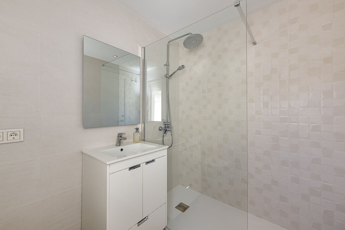 Image 35: penthouse For sale, San Pedro de Alcántara, €549,000 [HFM-CL10123]