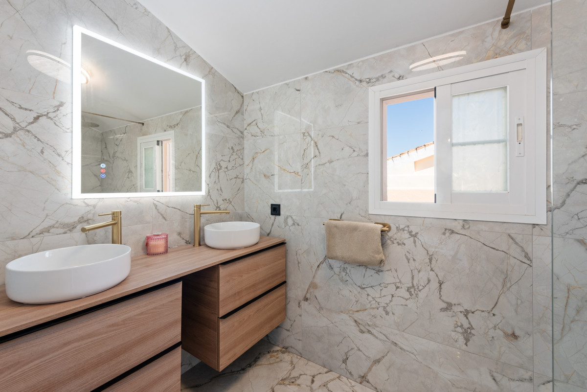 Image 43: detached villa For sale, Estepona, €795,000 [HFM-CL10145]