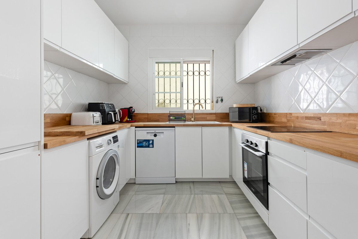 Image 43: detached villa For sale, Estepona, €795,000 [HFM-CL10145]