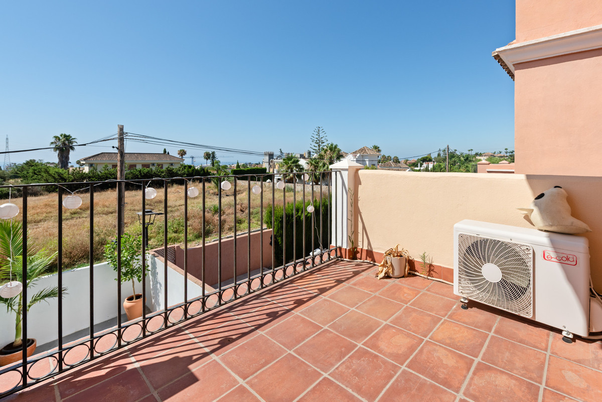 Image 43: detached villa For sale, Estepona, €795,000 [HFM-CL10145]