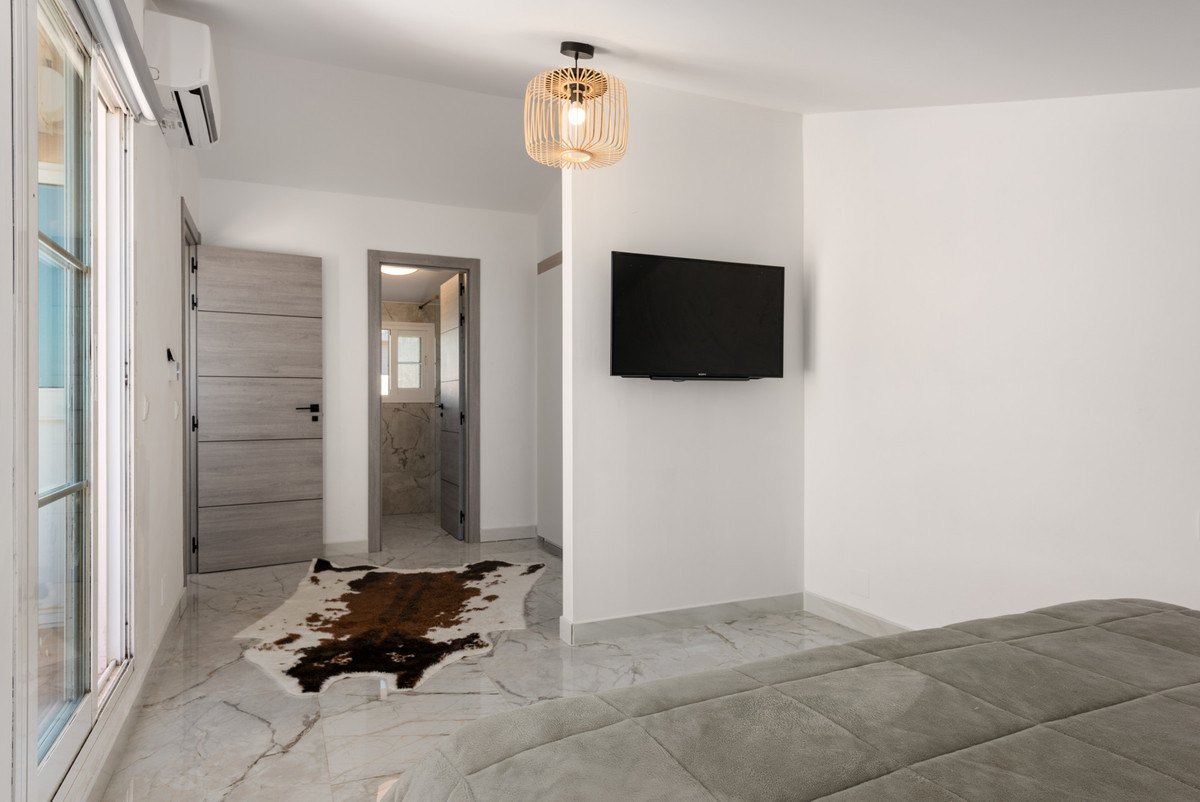 Image 43: detached villa For sale, Estepona, €795,000 [HFM-CL10145]