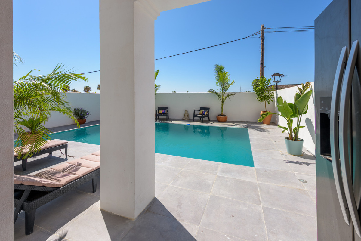 Image 43: detached villa For sale, Estepona, €795,000 [HFM-CL10145]