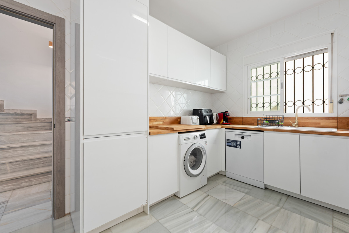 Image 43: detached villa For sale, Estepona, €795,000 [HFM-CL10145]