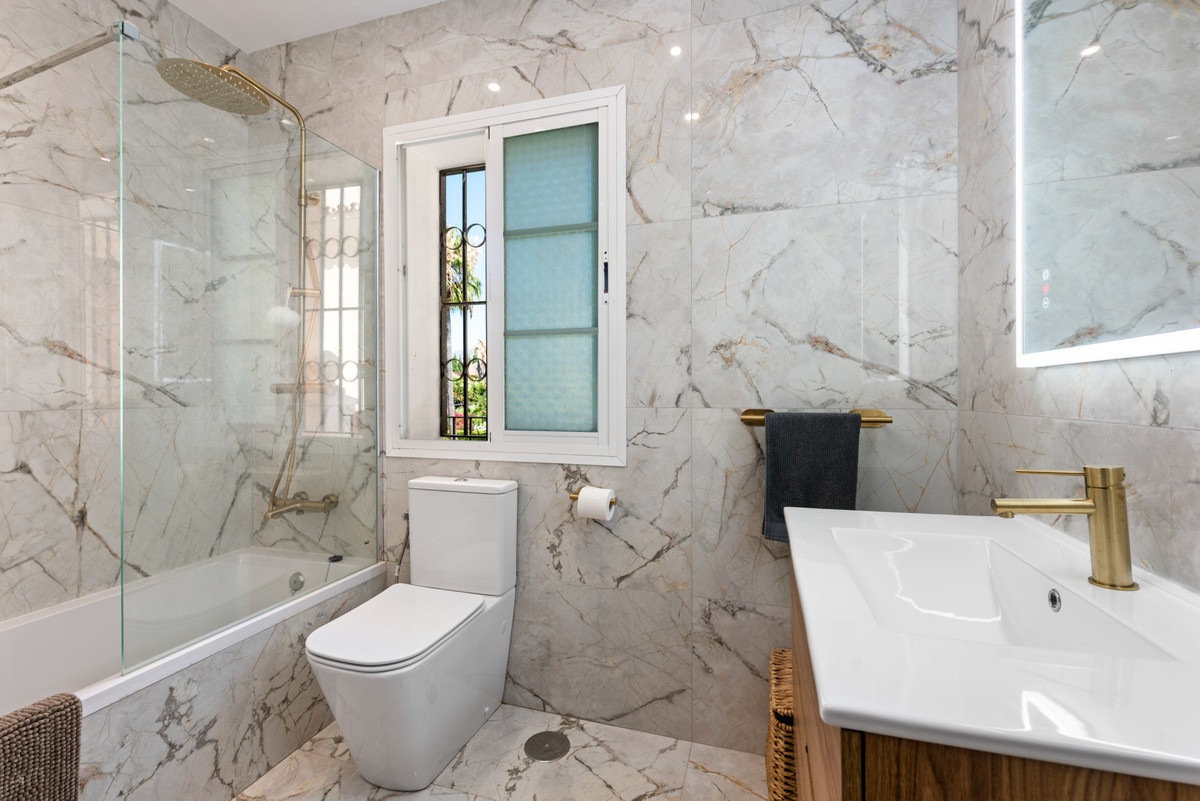 Image 43: detached villa For sale, Estepona, €795,000 [HFM-CL10145]