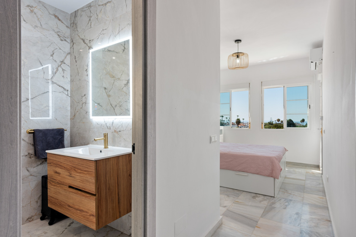 Image 43: detached villa For sale, Estepona, €795,000 [HFM-CL10145]