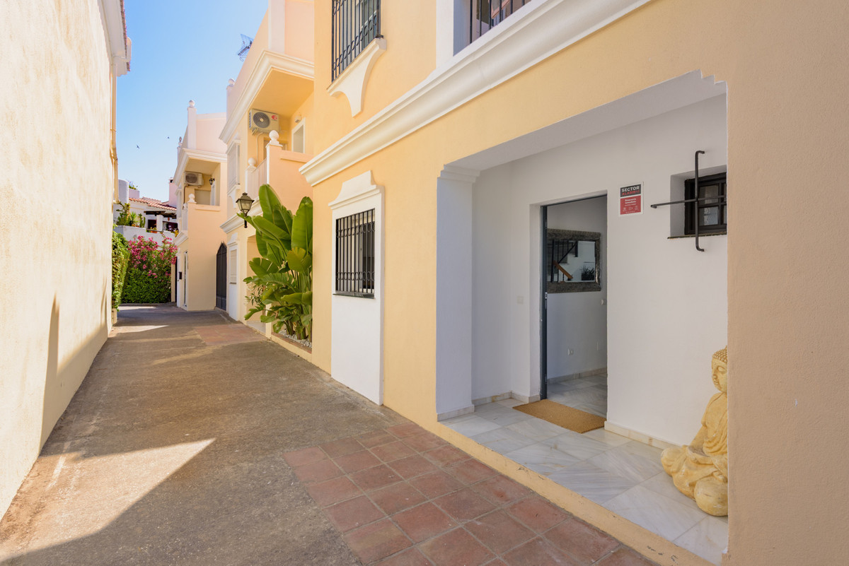 Image 43: detached villa For sale, Estepona, €795,000 [HFM-CL10145]