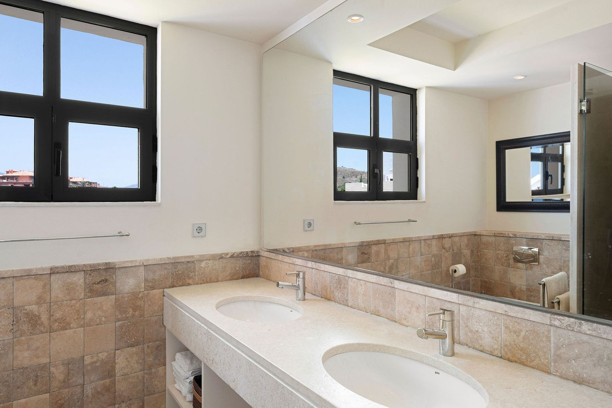 Image 19: penthouse For sale, Benahavís, €755,000 [HFM-CL10146]