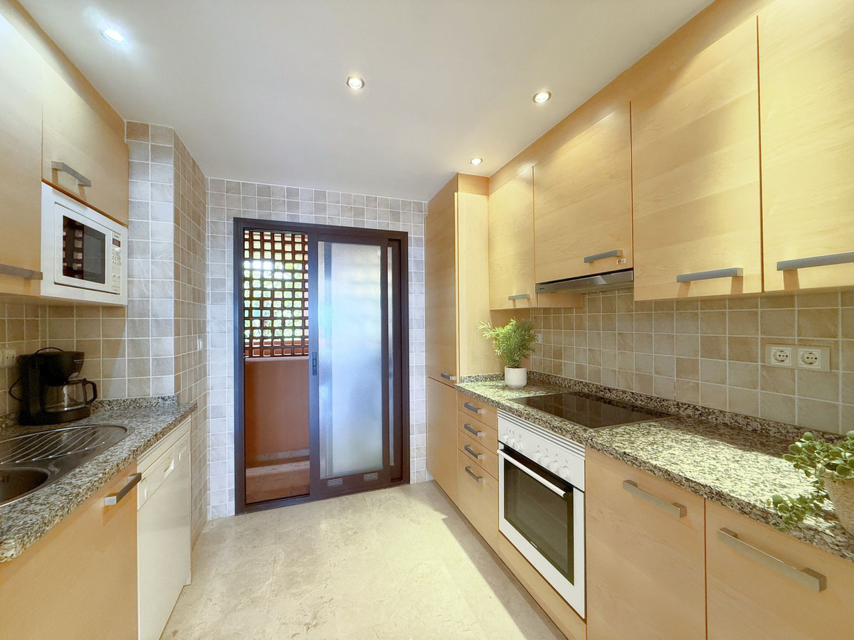 Image 26: квартира For sale, Estepona, €397,000 [HFM-CL10150]