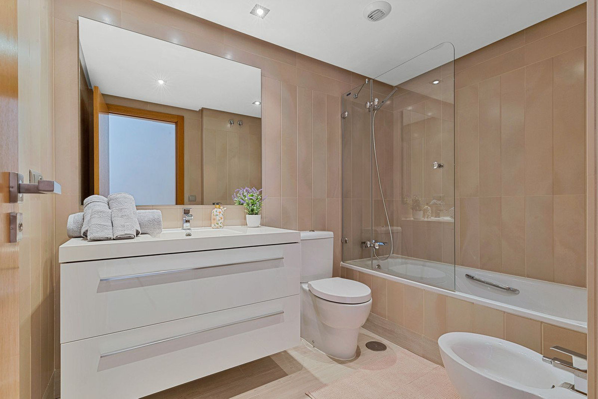 Image 14: penthouse duplex For sale, San Pedro de Alcántara, €650,000 [HFM-CL10140]