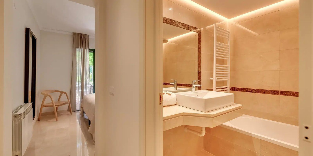 Image 25: ground floor apartment For sale, Marbella, €695,000 [HFM-CL10137]