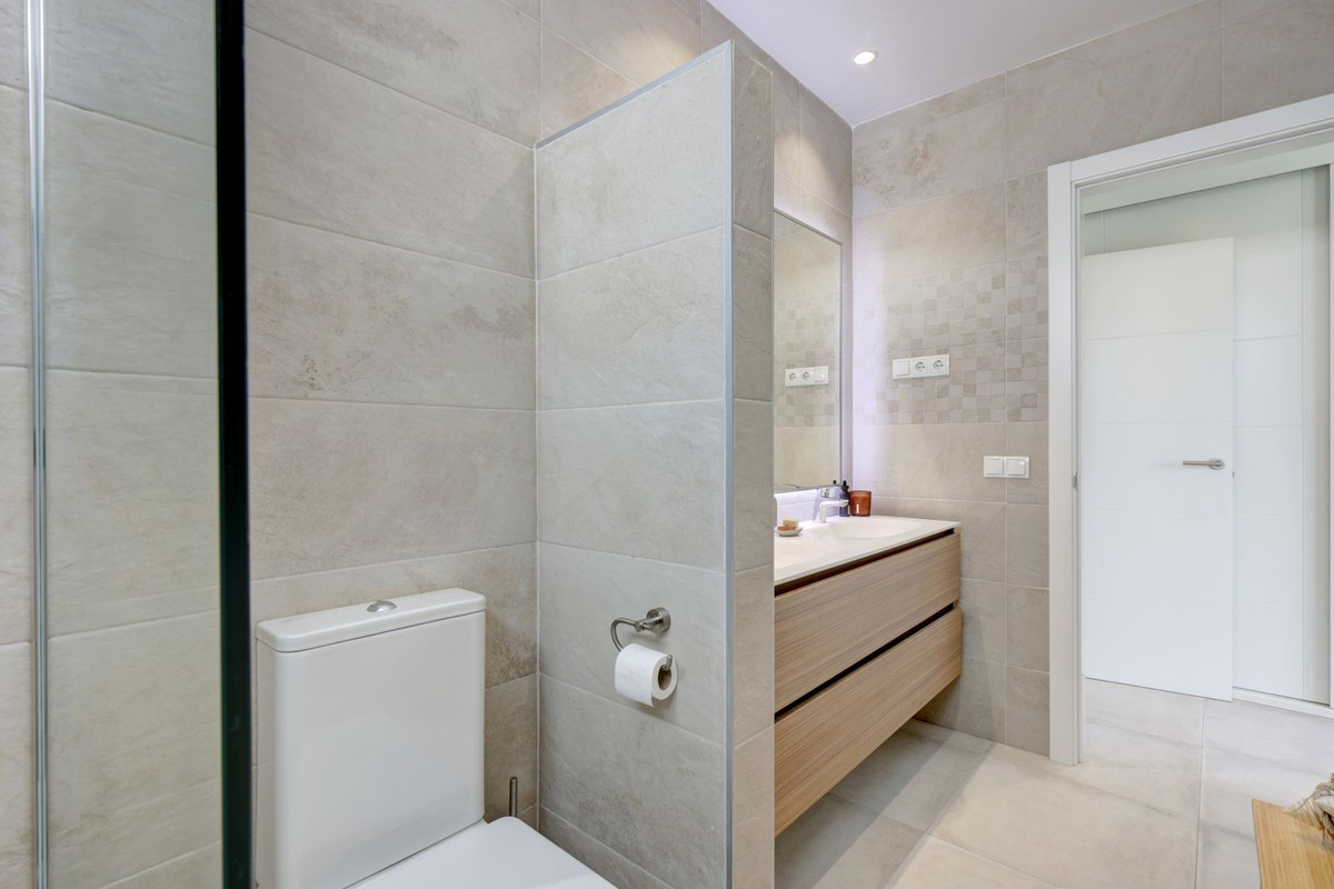 Image 44: penthouse For sale, Estepona, €639,000 [HFM-CL10135]