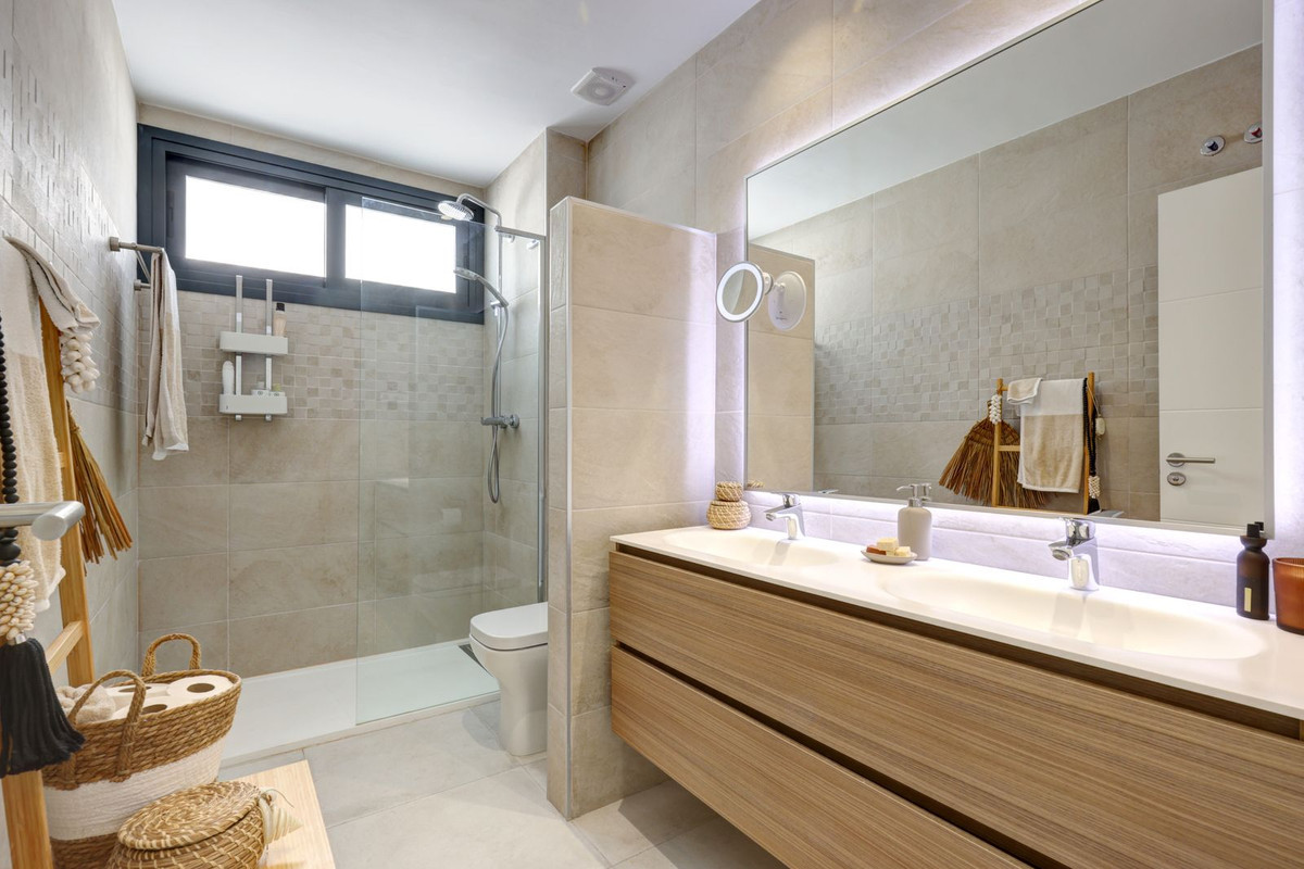 Image 44: penthouse For sale, Estepona, €639,000 [HFM-CL10135]