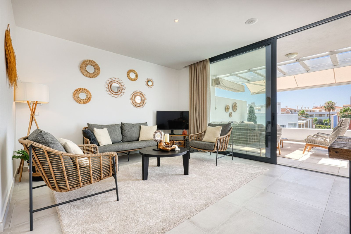 Image 44: penthouse For sale, Estepona, €639,000 [HFM-CL10135]