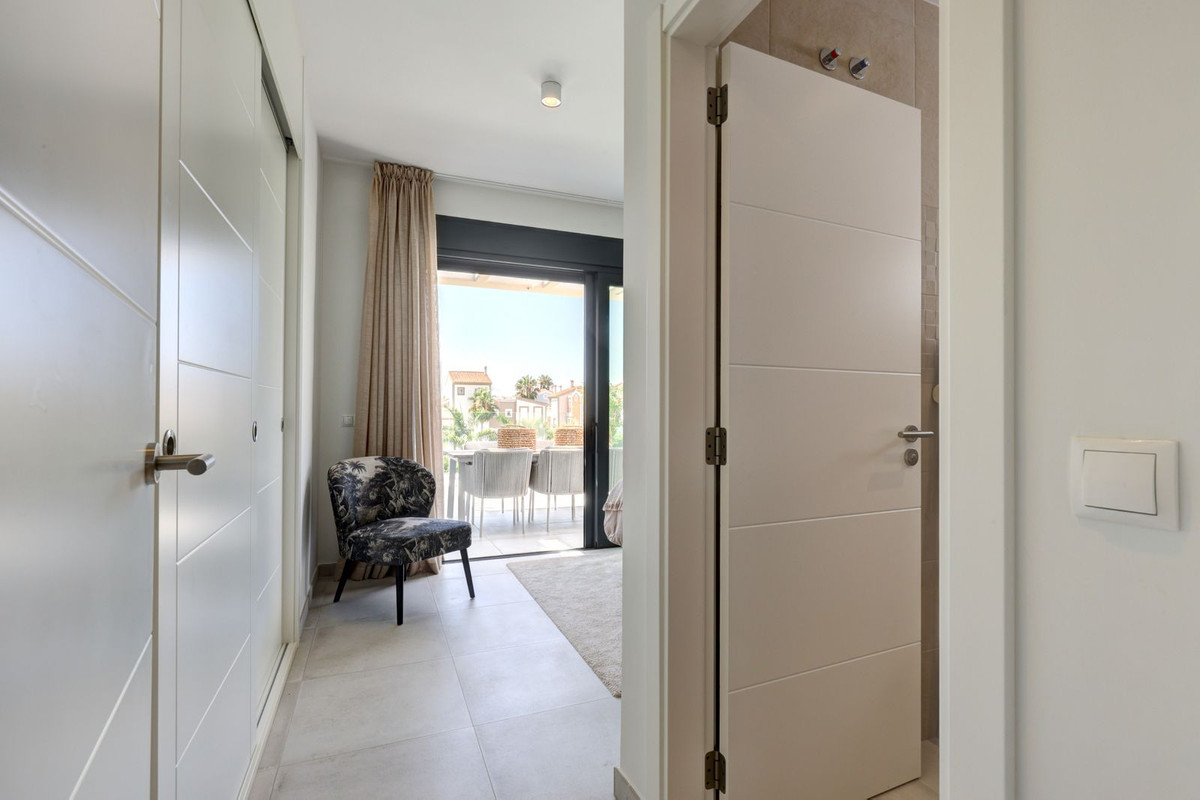 Image 44: penthouse For sale, Estepona, €639,000 [HFM-CL10135]