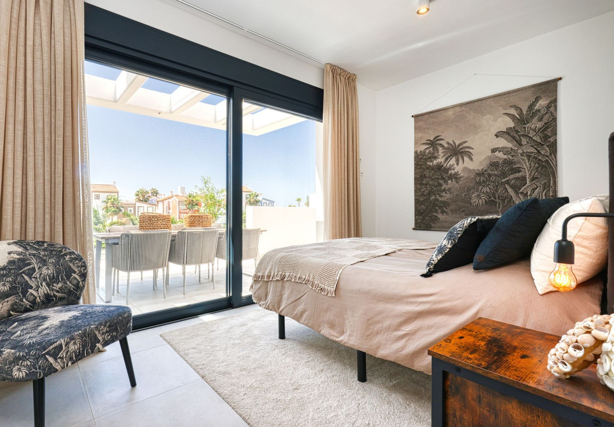 Image 44: penthouse For sale, Estepona, €639,000 [HFM-CL10135]