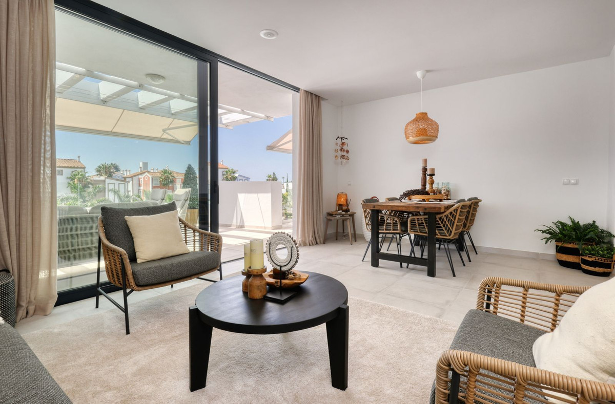 Image 44: penthouse For sale, Estepona, €639,000 [HFM-CL10135]