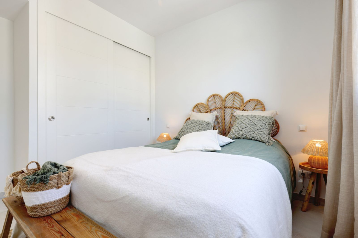 Image 44: penthouse For sale, Estepona, €639,000 [HFM-CL10135]