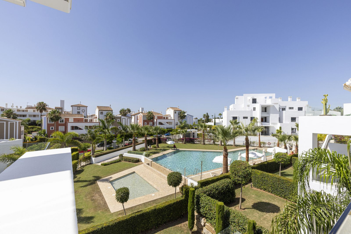 Image 44: penthouse For sale, Estepona, €639,000 [HFM-CL10135]