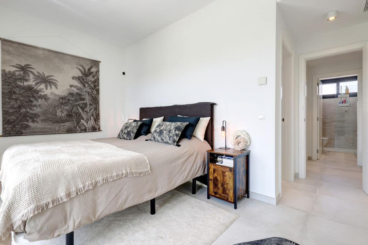 Image 44: penthouse For sale, Estepona, €639,000 [HFM-CL10135]