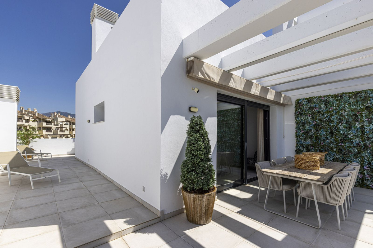 Image 44: penthouse For sale, Estepona, €639,000 [HFM-CL10135]