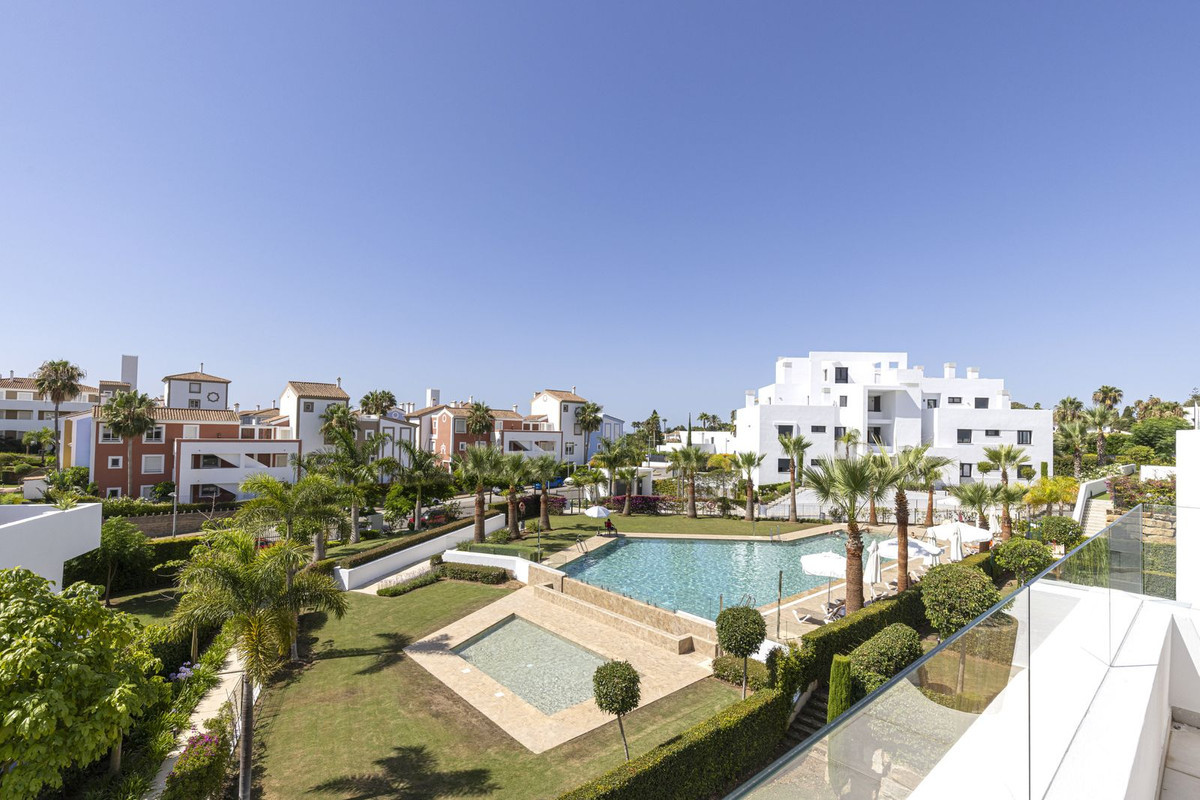 Image 44: penthouse For sale, Estepona, €639,000 [HFM-CL10135]