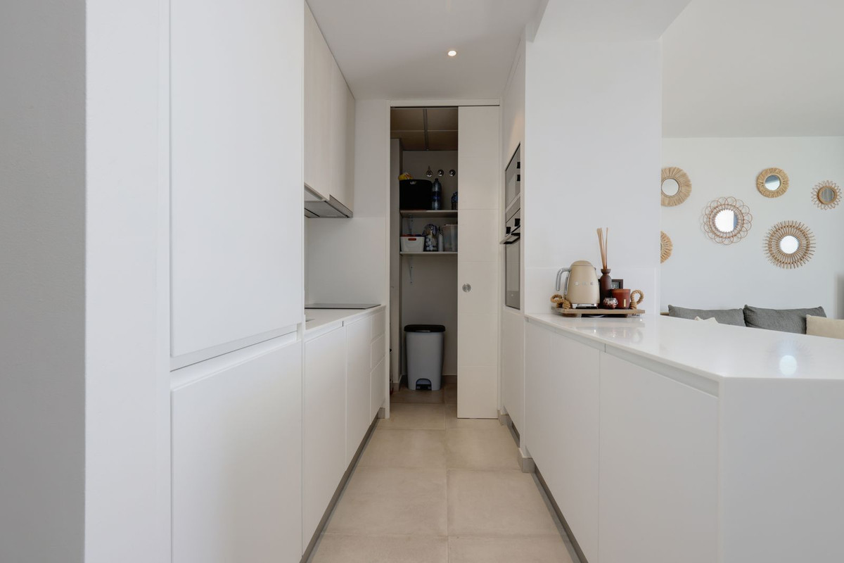 Image 44: penthouse For sale, Estepona, €639,000 [HFM-CL10135]