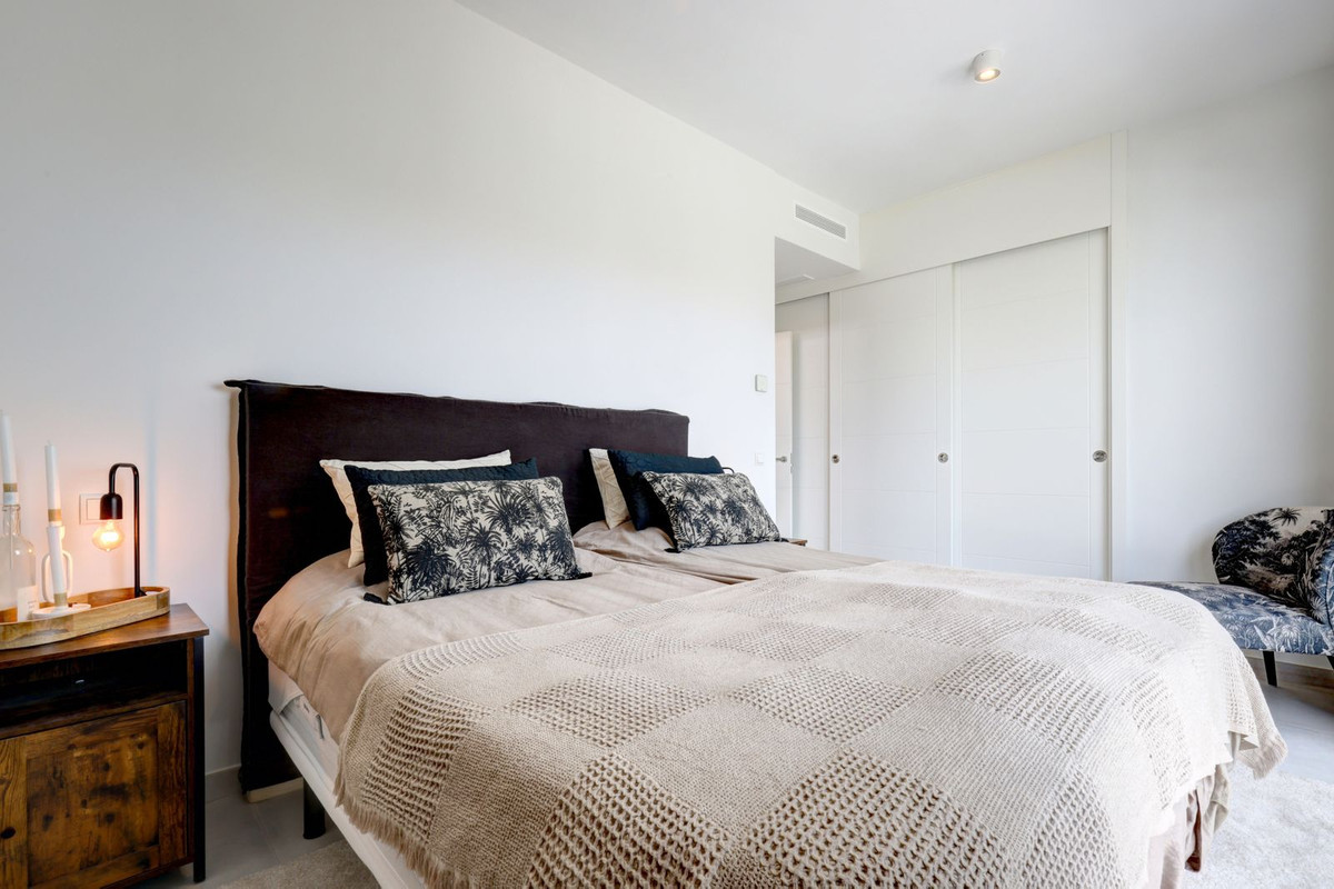 Image 44: penthouse For sale, Estepona, €639,000 [HFM-CL10135]