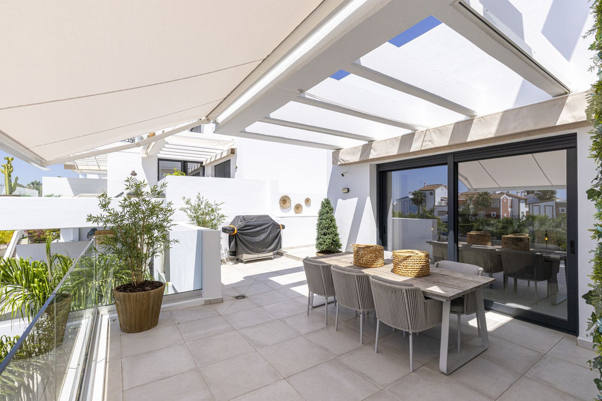 Image 44: penthouse For sale, Estepona, €639,000 [HFM-CL10135]