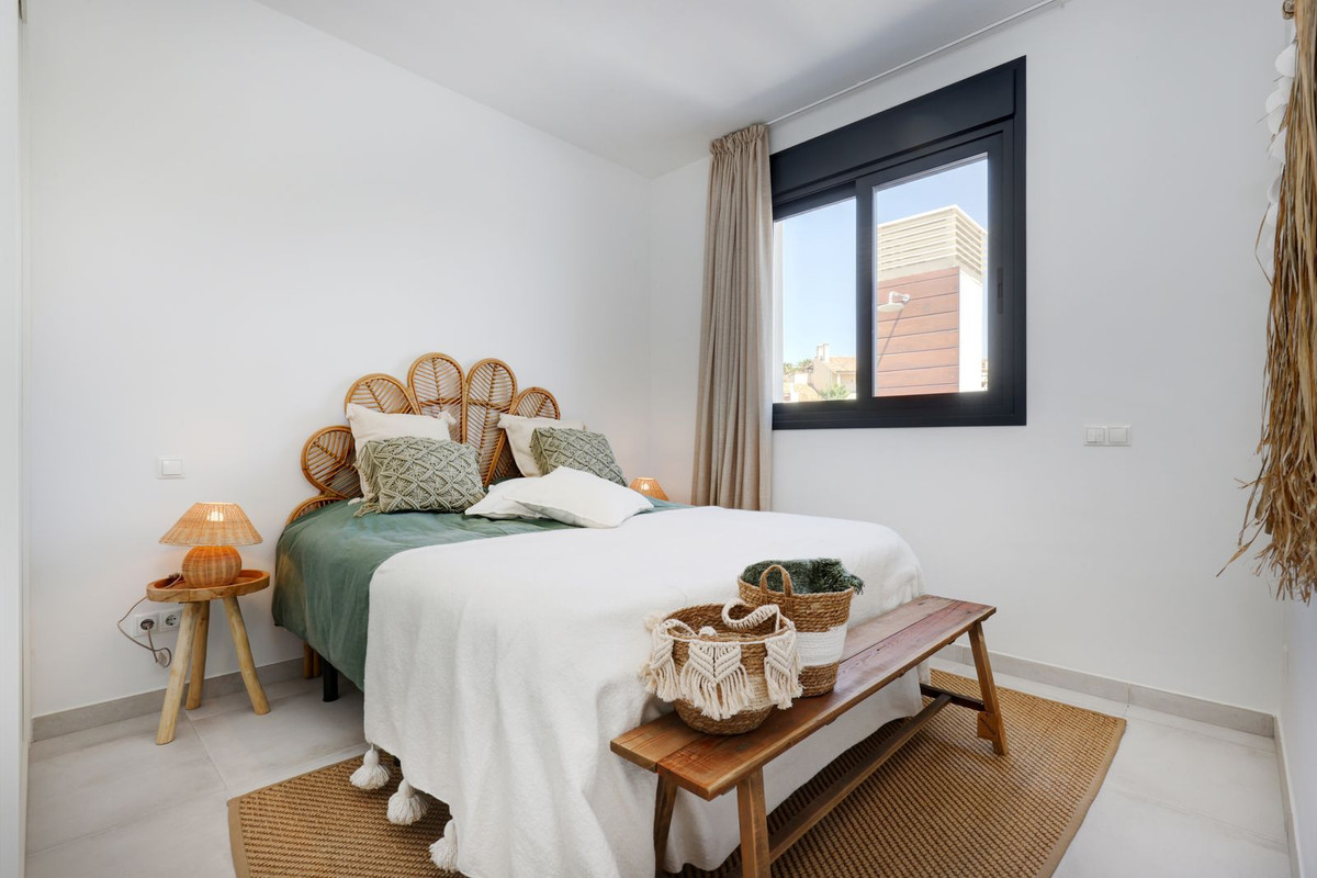 Image 44: penthouse For sale, Estepona, €639,000 [HFM-CL10135]