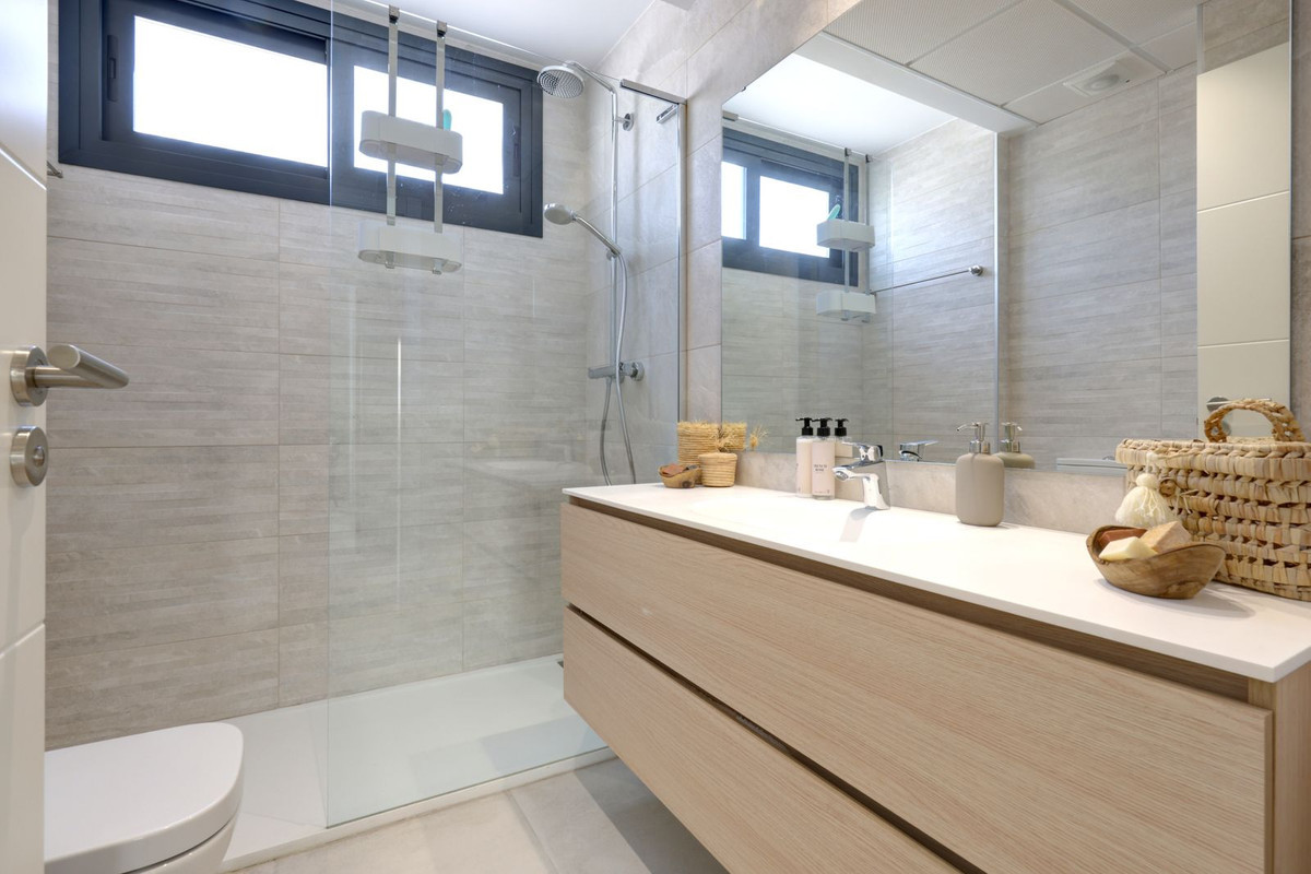 Image 44: penthouse For sale, Estepona, €639,000 [HFM-CL10135]