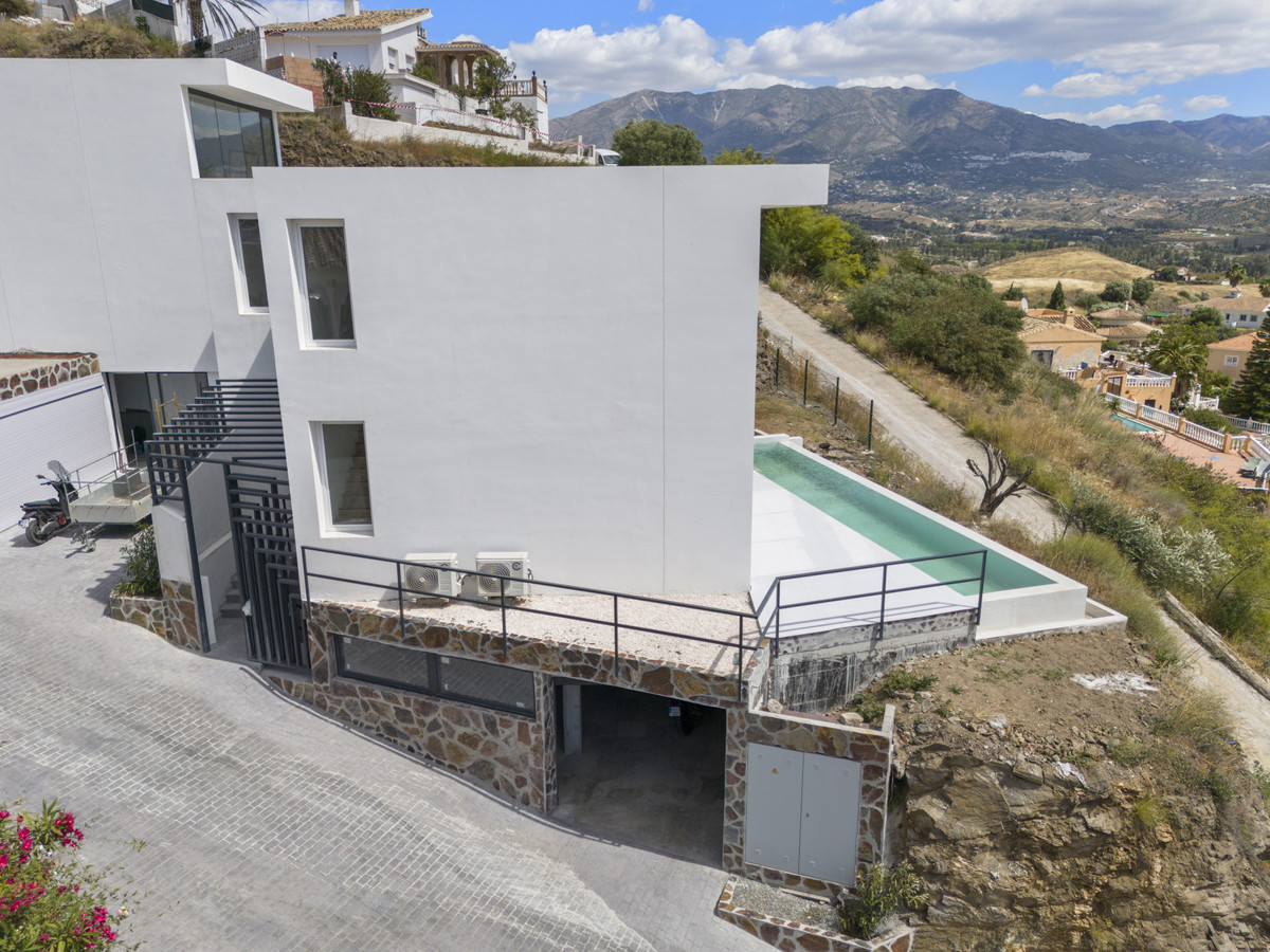 Image 30: detached villa For sale, Mijas Costa, €995,000 [HFM-CL10162]