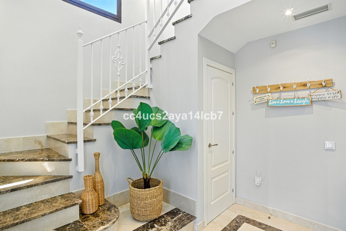 Image 40: detached villa For sale, Estepona, €970,000 [HFM-CL10163]