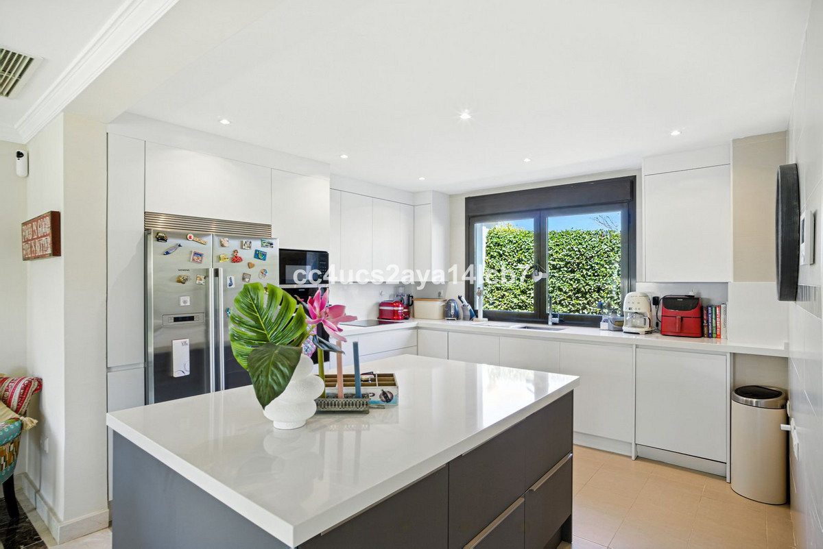 Image 40: detached villa For sale, Estepona, €970,000 [HFM-CL10163]