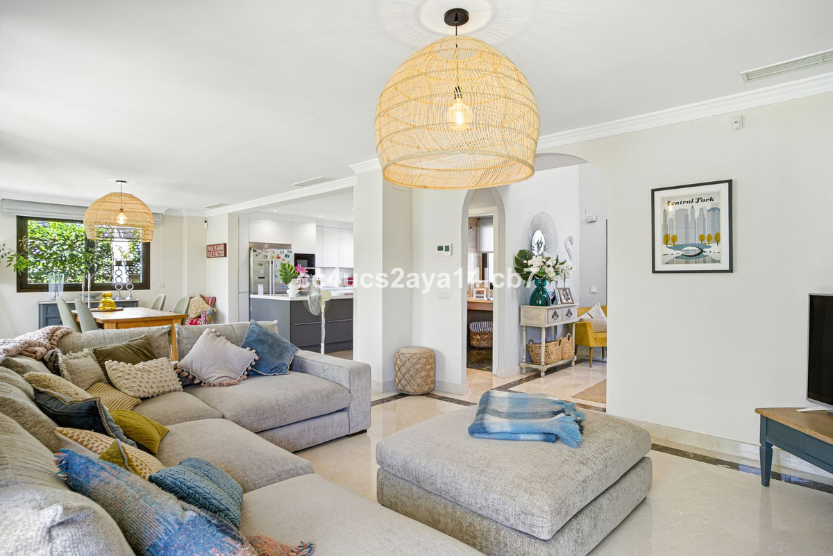 Image 40: detached villa For sale, Estepona, €970,000 [HFM-CL10163]